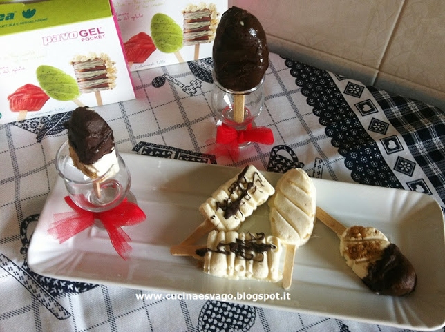 GELATO ALLA PESCA CON AMARETTO O CIOCCOLATA