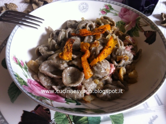 ORECCHIETTE DI GRANO ARSO CON PASTA DI SALAME,