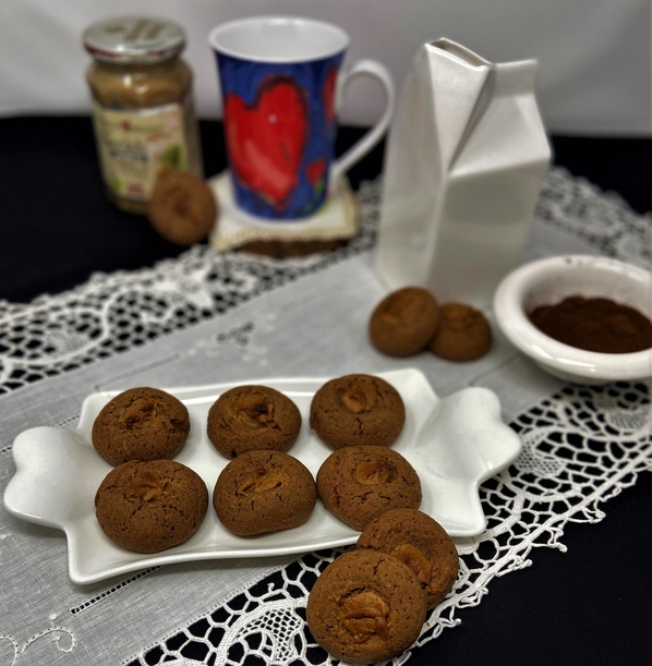 BISCOTTI GOLOSI AL CACAO E CREMA DI NOCCIOLE