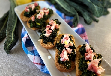 CROSTONI CON CAVOLO NERO E PANCETTA