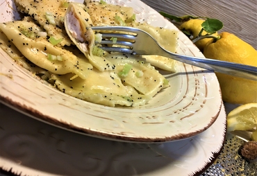 RAVIOLI RIPIENI DI RICOTTA E SALMONE AFFUMICATO