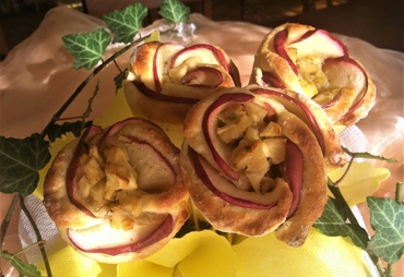ROSE DI PASTA BRIOCHE ALLE MELE DI GRANDE EFFETTO